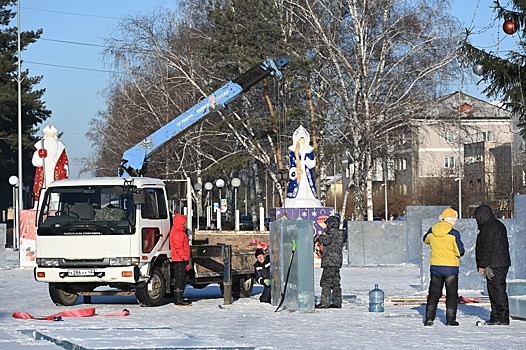 Строительство ледового городка стартовало в центре кузбасского города