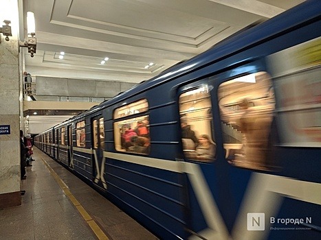 Вагоны нижегородского метро украсили к новогодним праздникам