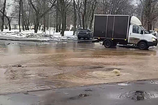 В Москве из-за затопления Перовского шоссе ограничили движение транспорта