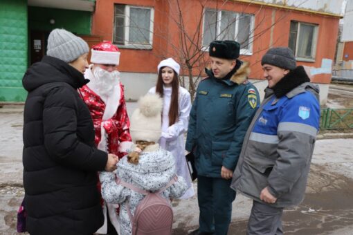 В Орле Дед Мороз и Снегурочка рассказали о безопасности0