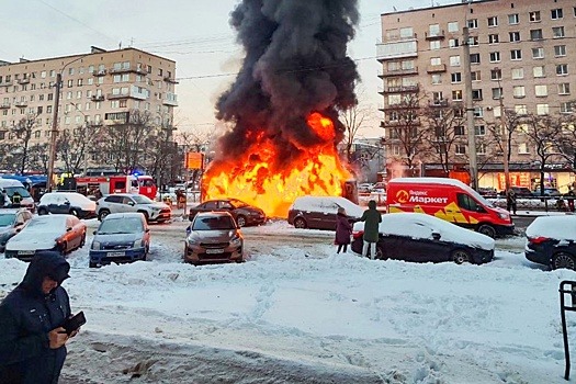 В Санкт-Петербурге сгорел автобус