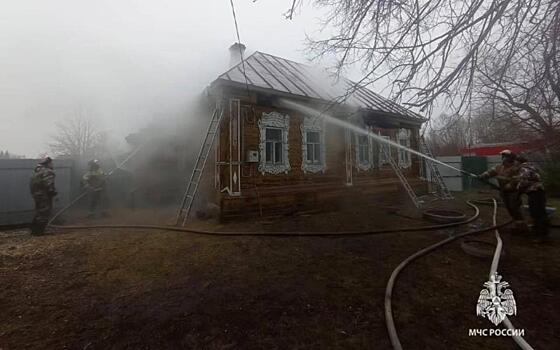 В Рязанской области загорелась дача и жилой дом