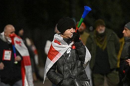 В Тбилиси митингующие перекрыли проспект Руставели