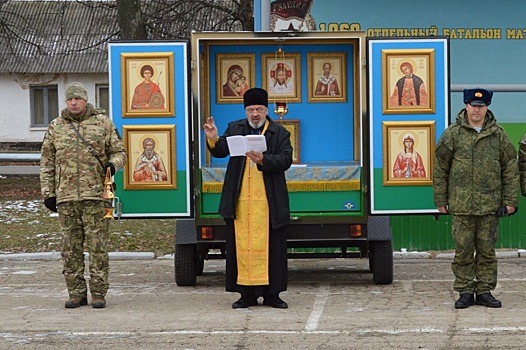 В Туле военным показали мобильную часовню