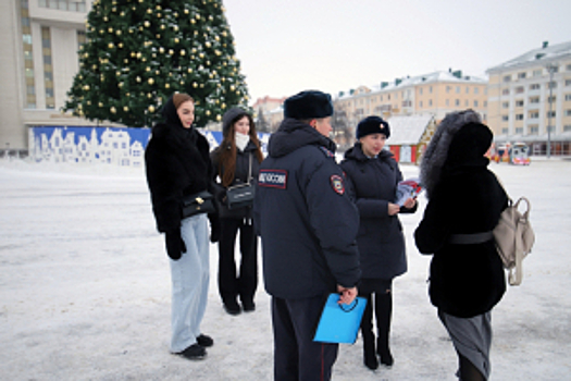 В Уссурийске Приморского края в преддверии Нового года полицейские провели рейд по профилактике мошенничества