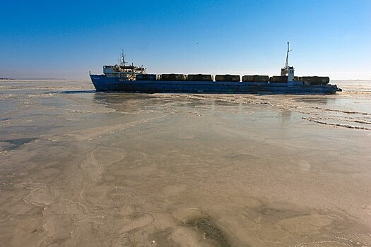 Водолазы обнаружили незначительную течь мазута из затонувшего танкера в Тамани