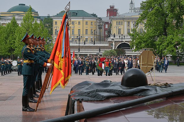 9 Мая: история и традиции праздника. Как отмечают День Победы в 2025 году?8