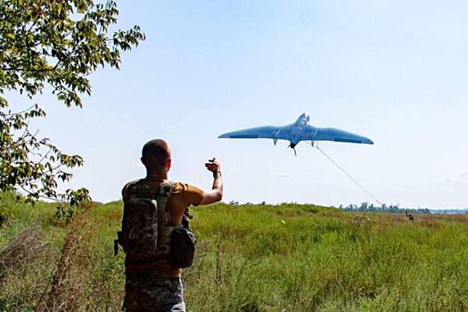 Беспилотник врезался в здание вуза в Брянске