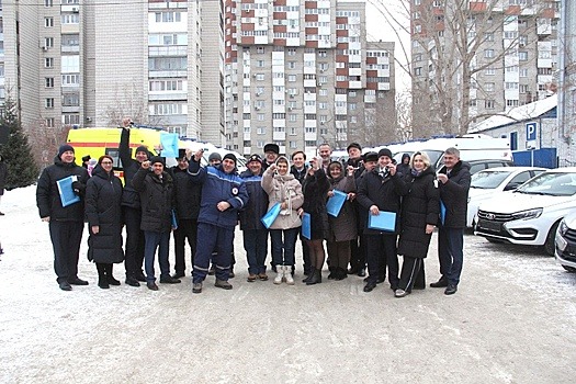 Главврачам в Алтайском крае вручили ключи от новых машин скорой помощи