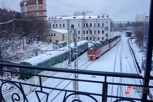 На Алтае старушку высадили  из электрички посреди леса