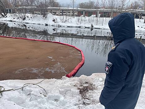 На реке Иж в Ижевске обнаружили маслянистые пятна