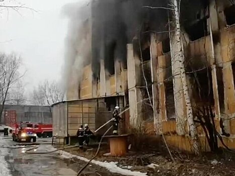 Помещение по производству и хранению пленки загорелось в подмосковных Химках