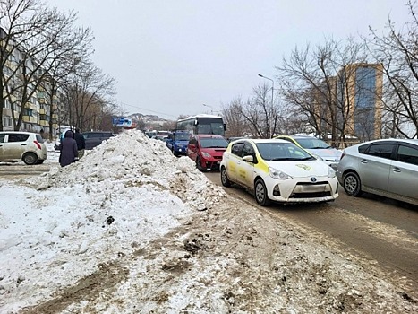 Прокуратура проводит проверки после жалоб на снежные завалы на улицах Перми