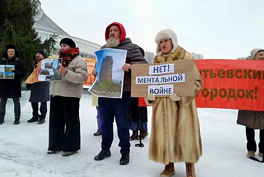 «Уничтожают великий город»: в Новосибирске прошел пикет в защиту наследия