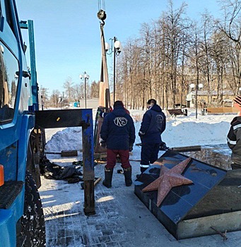 Власти перенесли легендарный памятник на новое место в Кемерове