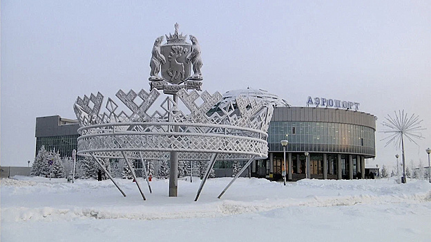 В аэропорту Салехарда из-за непогоды третий день задерживают вылет вертолетов