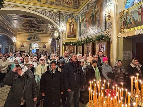 В Ижевске впервые провели Божественную литургию с тифлокомментированием и сурдопереводом