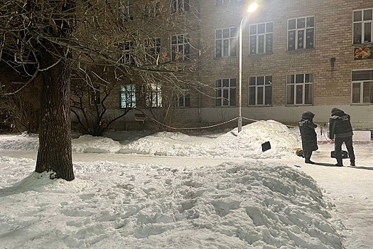 В Карелии возбудили дело по факту гибели женщины, на которую упала глыба льда