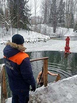 В Кировской области в крещенских купаниях приняли участие 10 000 человек