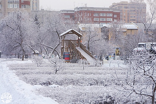 В Новосибирске из-за плюсовой температуры закрыли горки в городских парках