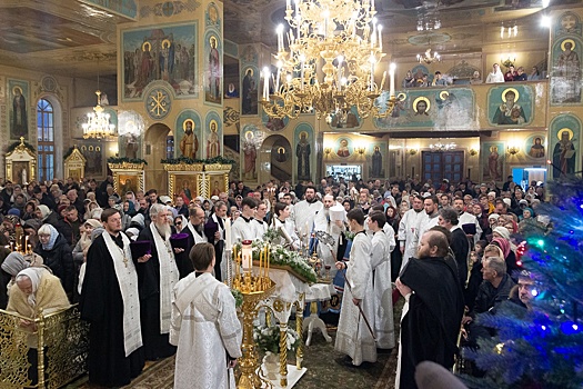 В Новосибирске отмечают Рождество: во всех храмах идут праздничные богослужения