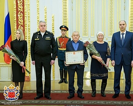 В Оренбурге семье героя-разведчика, погибшего в ходе СВО, передали Звезду Героя России