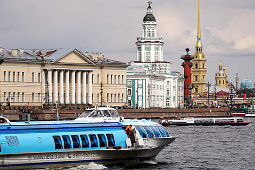 В Петербурге открыли закрывавшуюся из-за угрозы наводнения дамбу