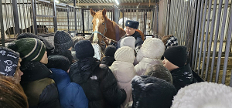 В Самарской области полицейские и общественники провели для школьников познавательную экскурсию