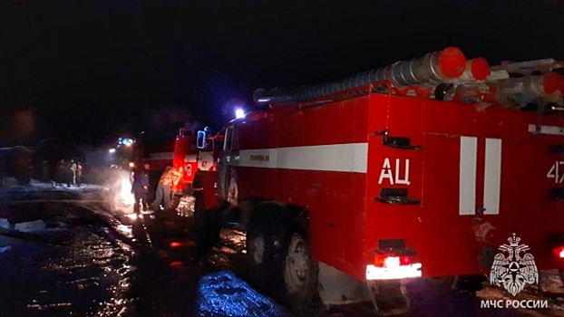 В Волгоградской области пожар в гараже едва не уничтожил частный дом