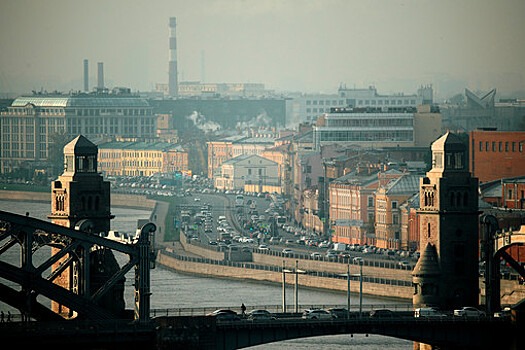 Во Фрунзенском районе Петербурга вонь на улице объяснили наступлением будней