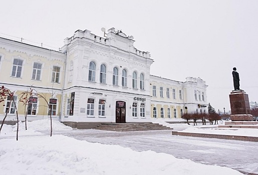 Историческое здание в центре Омска, где находятся мастерские художников музея Врубеля, передадут региону