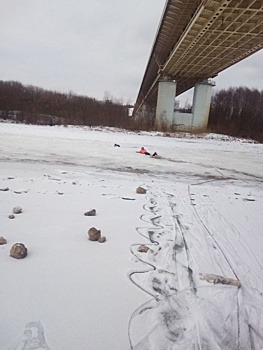 Юноша чуть не утонул в Оке под метромостом в Нижнем Новгороде