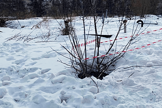 Красноярская школьница во время прогулки провалилась в заброшенный подвал