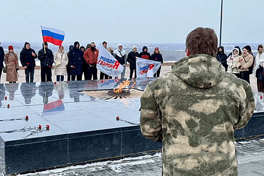 «Молодая Гвардия» провела мероприятие у Вечного огня в Нижегородском кремле