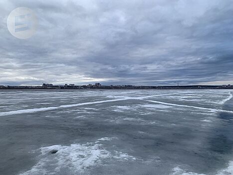 На Ижевском пруду начали снижать уровень воды перед половодьем