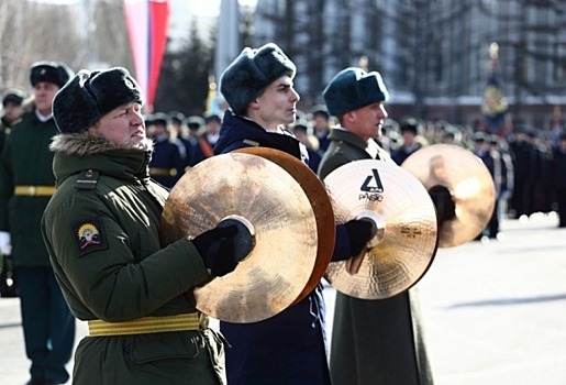 На подарки к 23 февраля омичи готовы потратить 2800 рублей - опрос