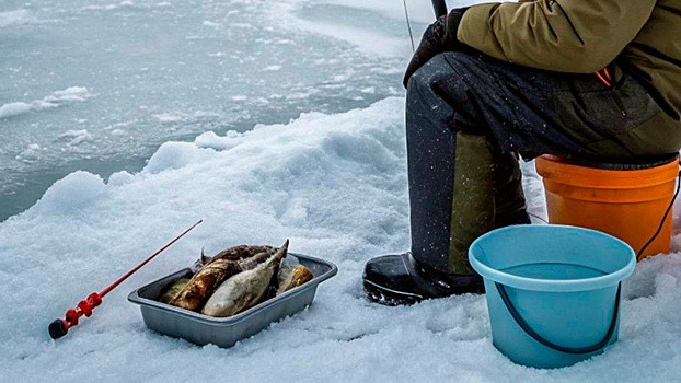 На Сахалине 300 рыбаков оказались на дрейфующей льдине в Охотском море