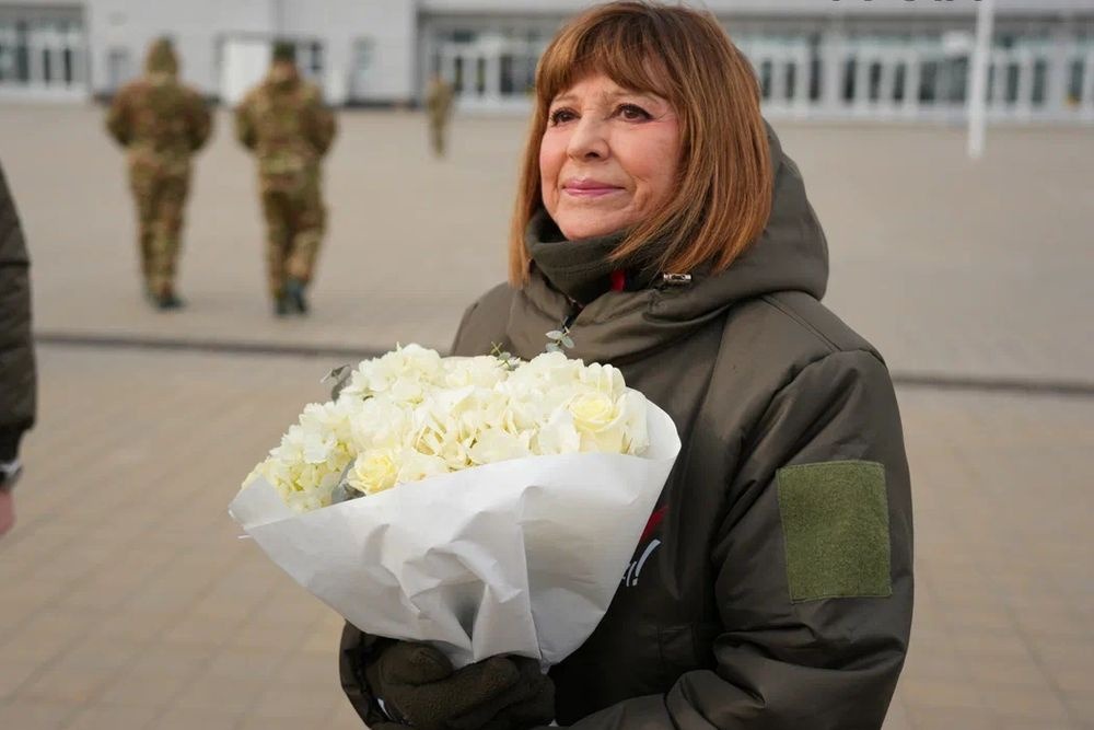 Наталья Варлей и Народный фронт передали на СВО около 100 автомобилей1