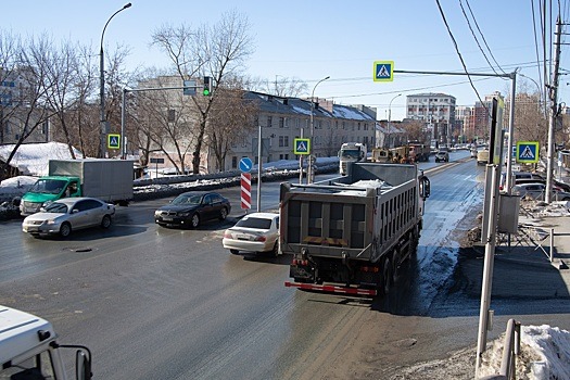 Новосибирские перевозчики попросят власти отменить весенние ограничения для фур