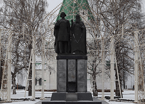 Спикер гордумы Нижнего Новгорода Евгений Чинцов почтил память основателя города князя Георгия Всеволодовича и епископа Симеона Суздальского