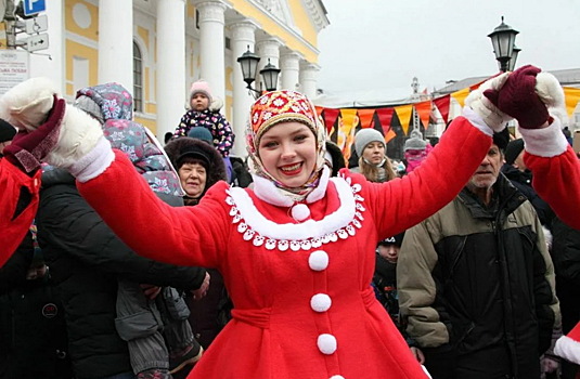 Театральную площадь перекроют на девять часов из-за Масленицы