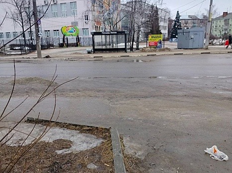 Труп в луже крови нашли на остановке в Нижегородской области