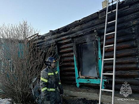 В Екатеринбурге при пожаре в многоквартирном доме погиб человек