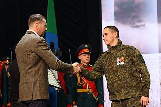 В Хабаровске прошел первый военно-патриотический форум "Защитник Отечества"