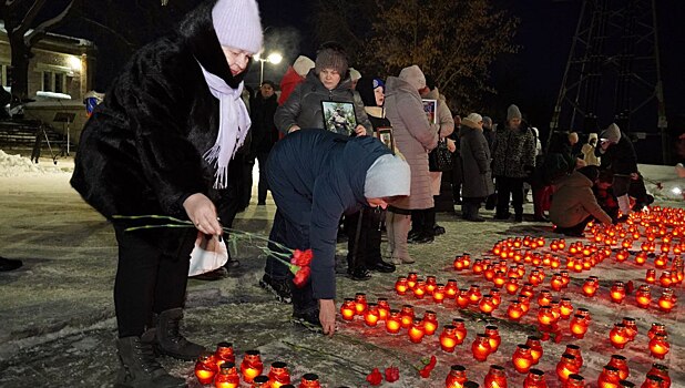 В Оренбурге зажгли свечи в память о погибших на СВО