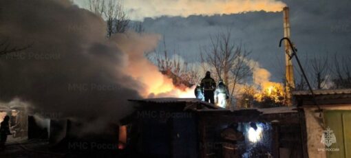 В Орле на Тракторном проезде сгорел гараж0