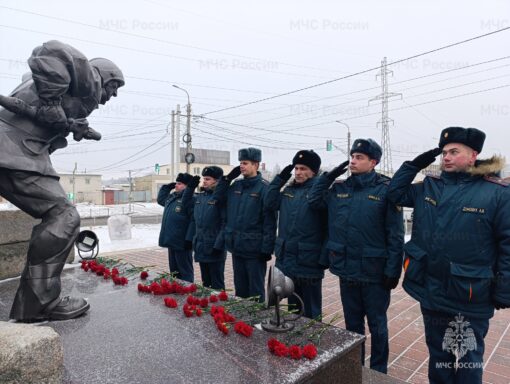 В Орле вспоминают погибшего пожарного Алексея Сопина0