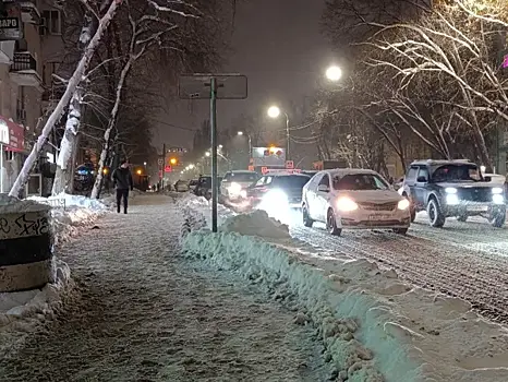 В Промышленном районе Самары приставы заставили жителей демонтировать шлагбаум