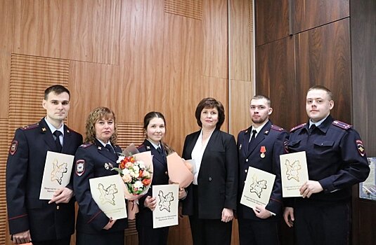 В региональном министерстве образования наградили сотрудников УМВД России по Кировской области