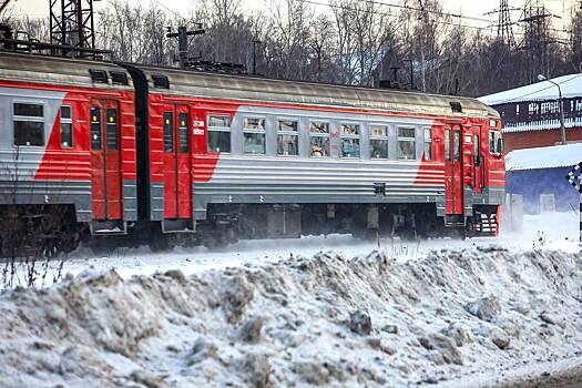 В российском регионе задержали пригородные поезда